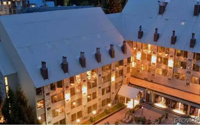Mountain Side Hotel Whistler by Executive