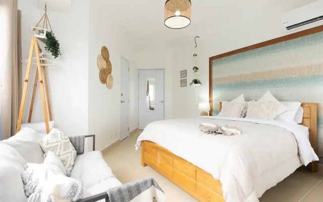 The Farallon Beach Condo by Acomodo