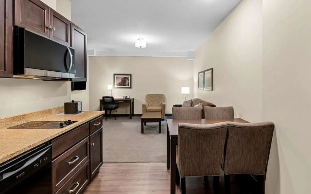 Best Western Plus Lacombe Inn & Suites