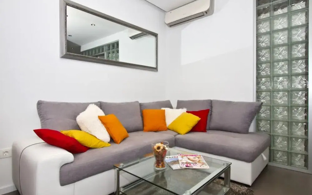 Luxury apt With Roofed Patio Near Beach & Center
