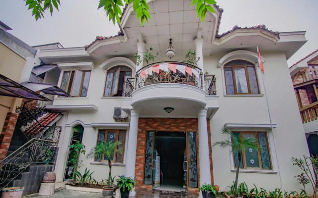 OYO 90094 Gayatri Residence