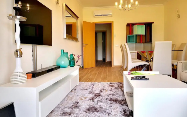 #010 Jardins Marina Holidays Flat with Shared Pool