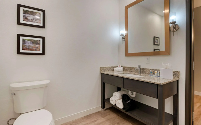 Comfort Suites Cincinnati University - Downtown