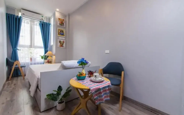 The Art - Hung Viet near Truc Bach lake