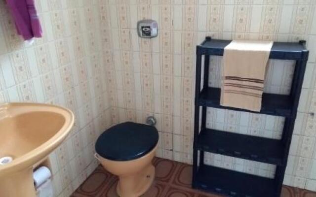 Kitnet 600 metros da praia da Enseada