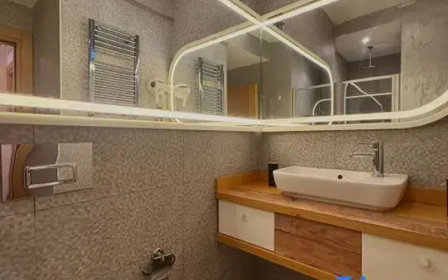 Taksim Square—1BR Deluxe Suite 06