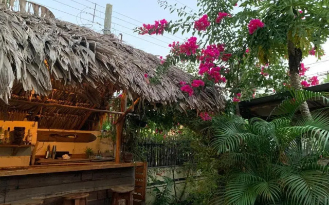 Hermosa Cabaña con vista a la laguna, en 5ta av.