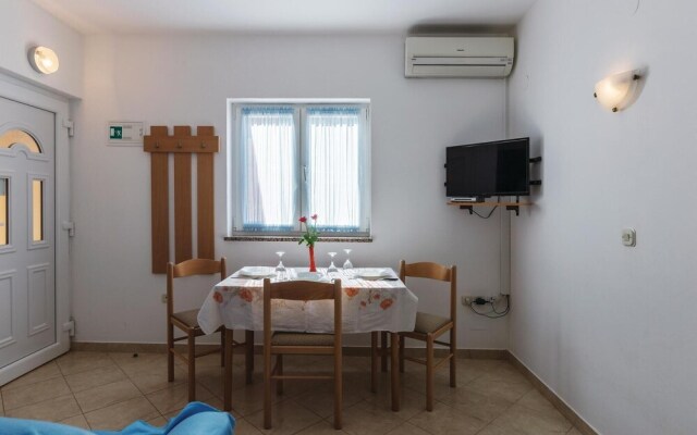 Awesome Home in Banjole With Wifi and 1 Bedrooms
