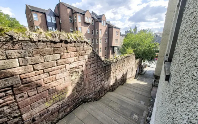 JOIVY Great Location! - Charming Apt by Edinburgh Castle