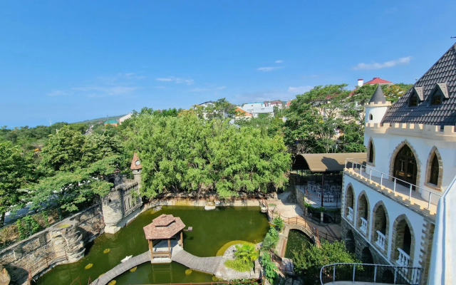 Persikovy Zamok Private House