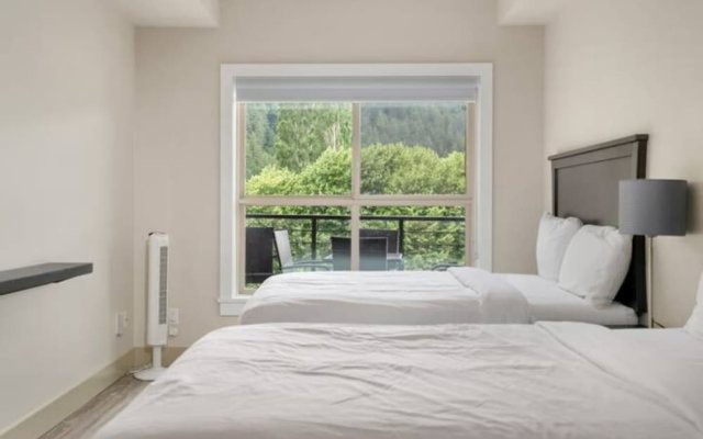 Harrison Lake Pets Welcome 3BR Suite