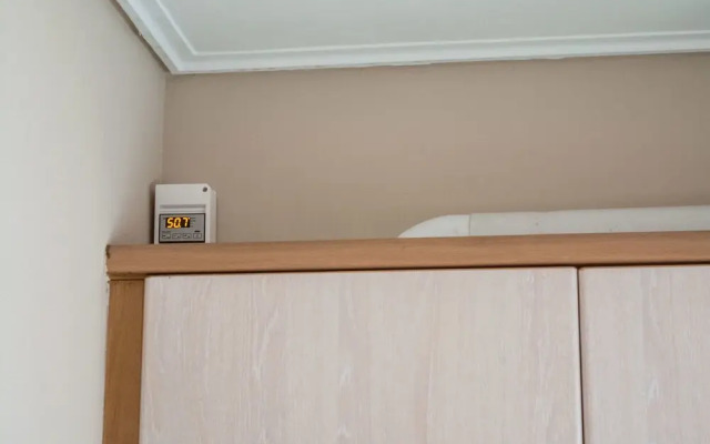 Aphrodite 6th flr apt 5' from metro