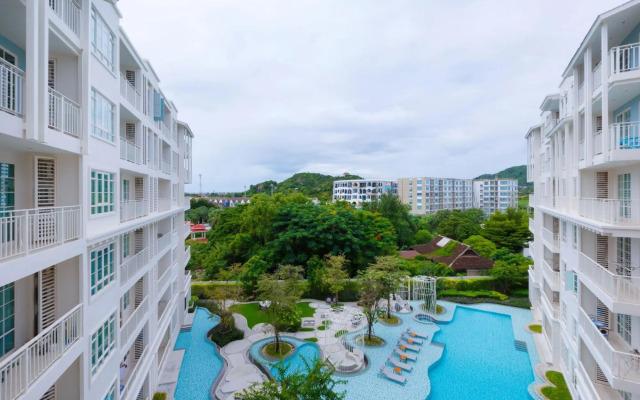 The Summer Hua Hin by Pantakarn