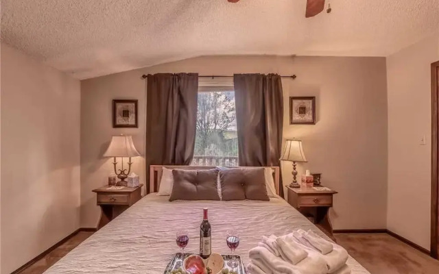 Mockingbird Cabin, 3 Bedrooms, Sleeps 8