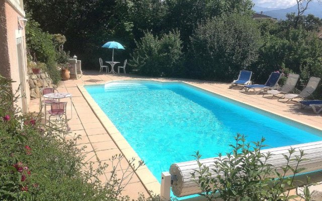 Studio indépendant dans villa avec piscine à Gap