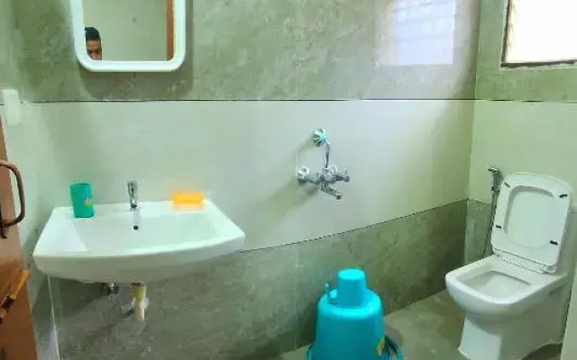 Upgraded 2 Bed 2 Bath w Living and Kitchen