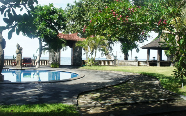 Batu Bolong Cottages