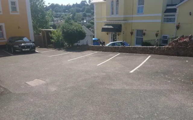 Heathcliff House, Exclusively for Adults, Free Large Car Park