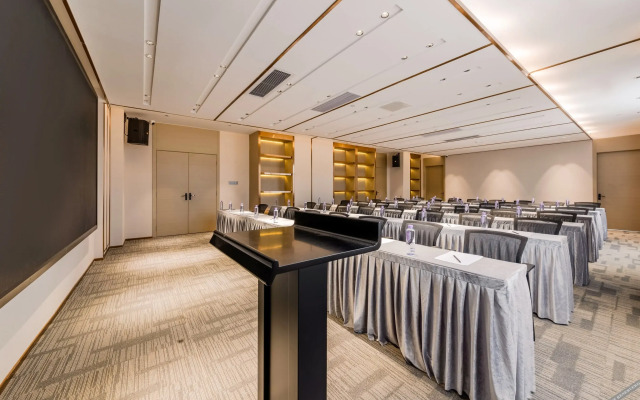 Lavande Hotel (Foshan West Railway Station Shishan)