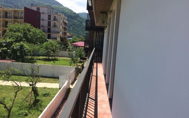 Mgzavrebi Gonio Aparthotel