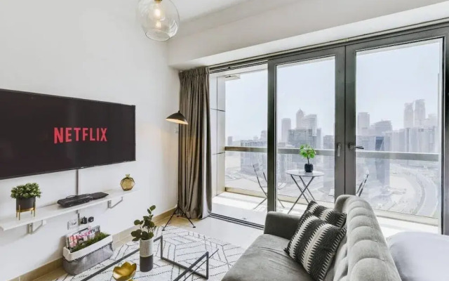 Luxurious Downtown Apartment by Burj Khalifa