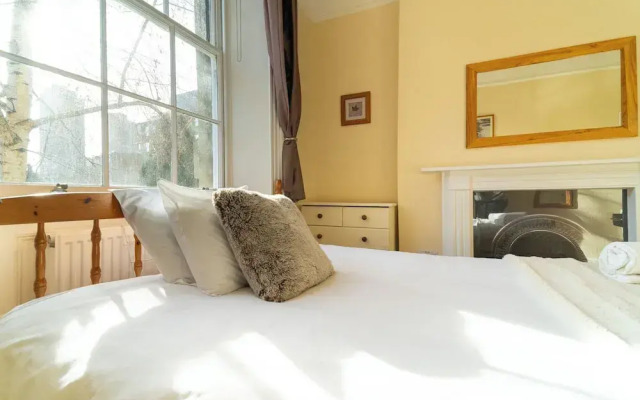 Stylish 2Bed Steps from Iconic Waterloo