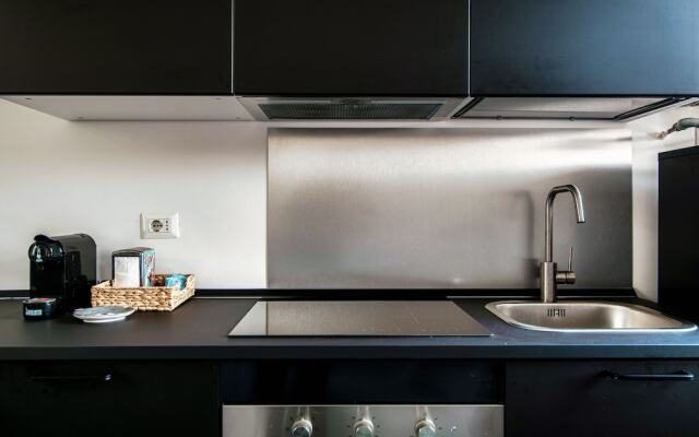 JOIVY Stylish Flat, 5-Minute Metro Trip To Centre