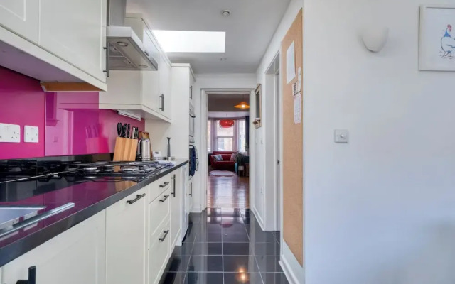 Stylish 2BD with Private Garden & Sauna