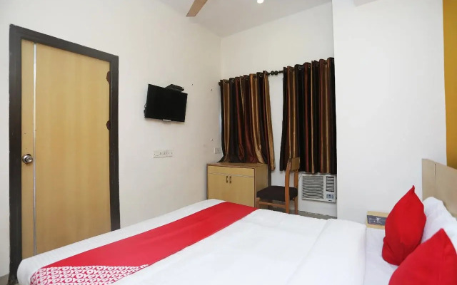 Gujral Hotel By OYO Rooms