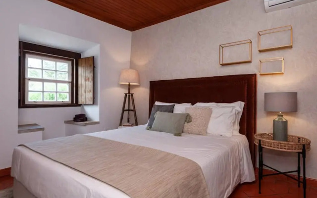 Pine Tree House in Azeit o