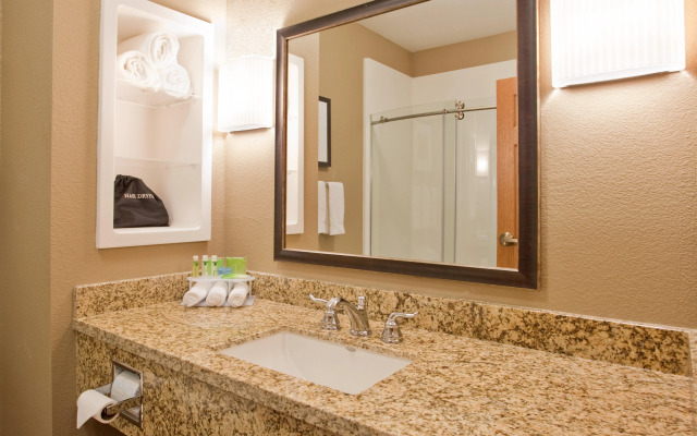 Holiday Inn Express Hotel & Suites St. Joseph, an IHG Hotel