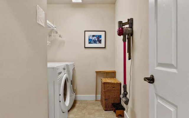 Skyliner Summit Chalet