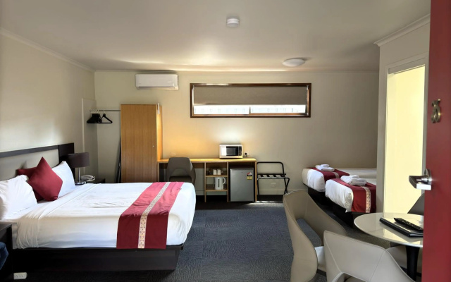 Botanical Motel – Guest Rooms – Hamilton