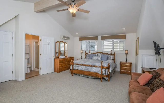 Lake Escape 5 Bedroom House