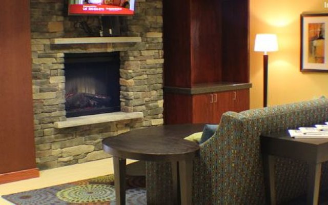 Holiday Inn Express & Suites Milford