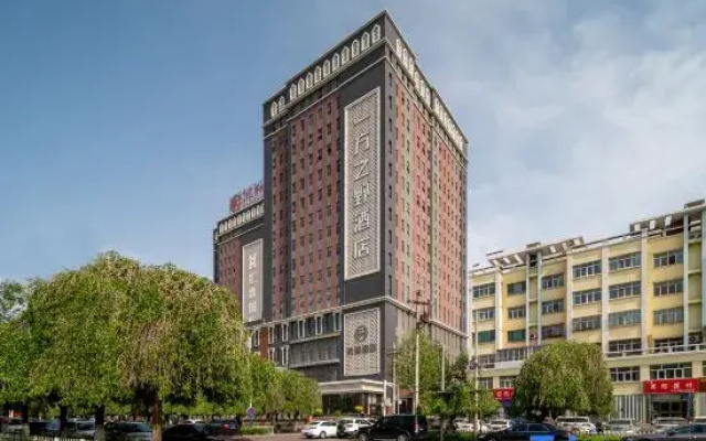 One side of the wilderness hotel