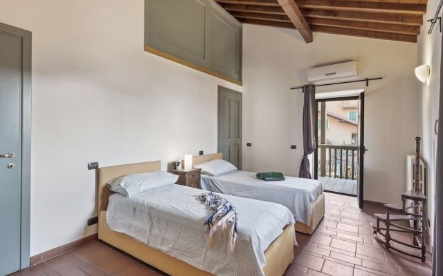 Charming Holiday Home In Iseo With Terrace