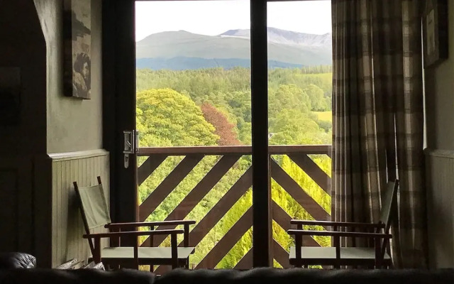 Highland Comfort With Mountain Views