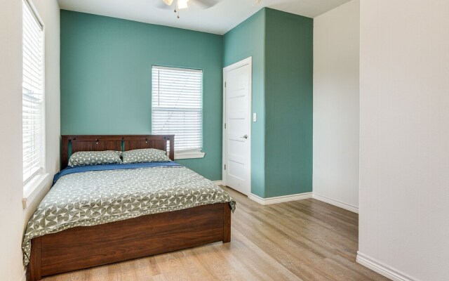 Modern Houston Haven: 3 Mi to Downtown Attractions