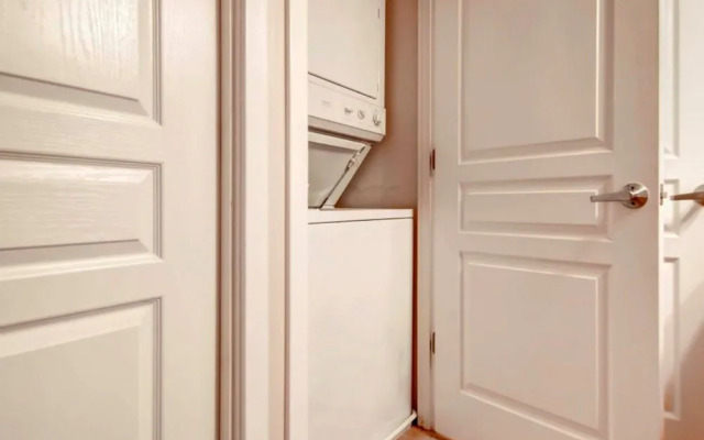 1401 Joyce on Pentagon Row by Global