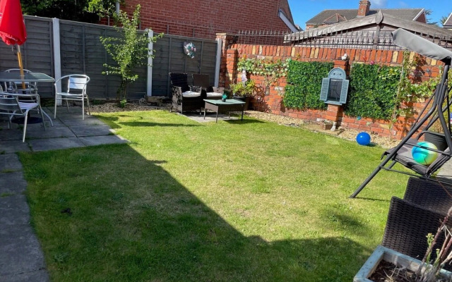 2br-sleeps5-privategarden-freeparking-pets
