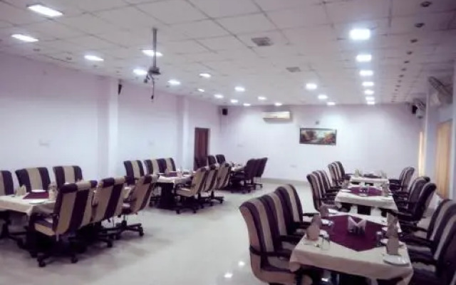 UIT Rest House And Restaurant Hotel
