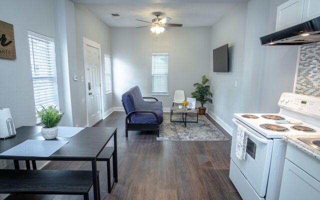Remodeled Historic 1BR 1BA House Near Downtown