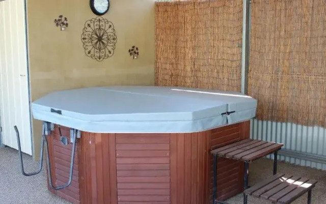 Elinike Guest Cottages