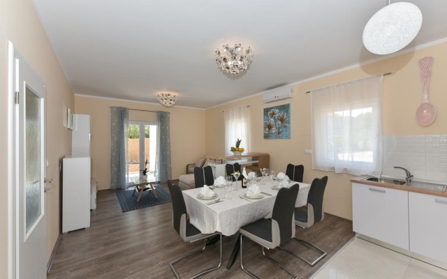 Holiday house Ani 1 - with pool : Privlaka, Zadar riviera