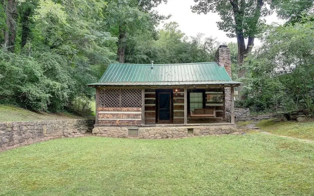 Timeless Treasures 1 Bedroom 1 Bathroom Chalet