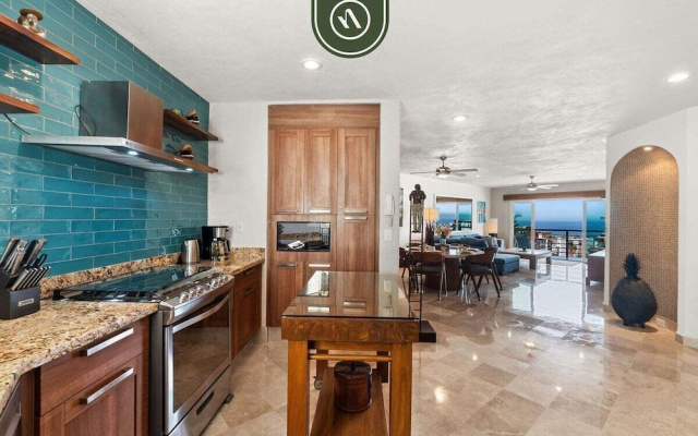 Stunning 2 BR Condo - Oceanview Terrace - Downtown