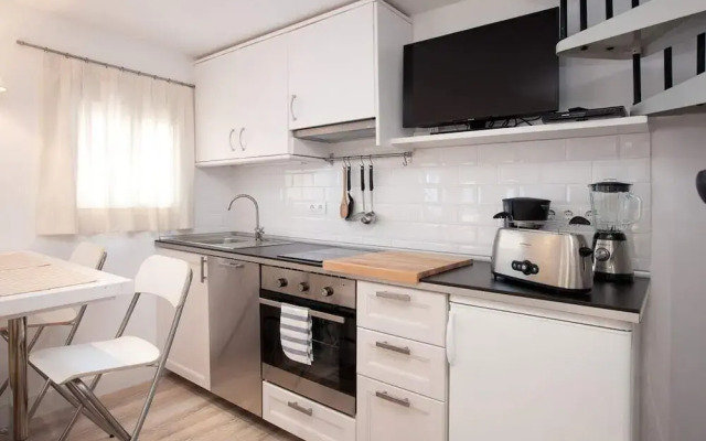 Lovely 1-bed Penthouse in Lesseps