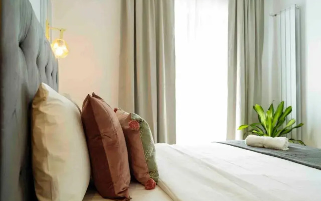 Bright 2BR Apartment - Top Location - City Balcony