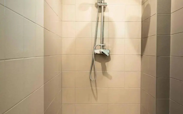 Le Petit Berdis (Adults Only)